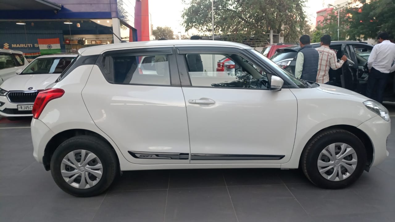 Maruti Suzuki-Swift Vxi – White