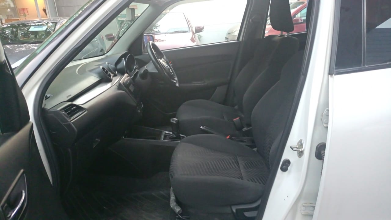 Maruti Suzuki-Swift Vxi – White