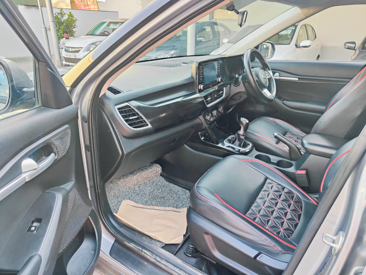 Kia Seltos HTK Plus – Silver