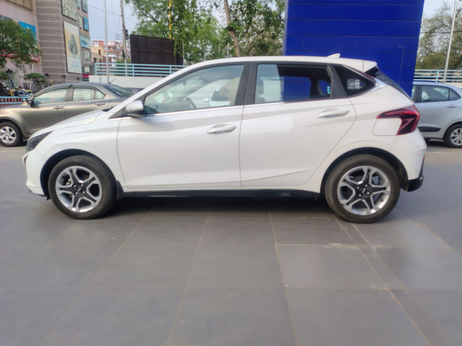 Hyundai-I20 Sportz 1.2 – White