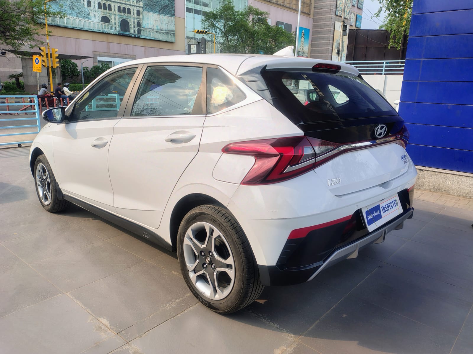 Hyundai-I20 Sportz 1.2 – White