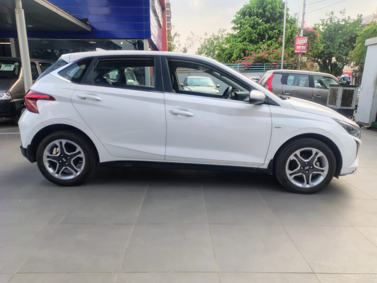 Hyundai-I20 Sportz 1.2 – White
