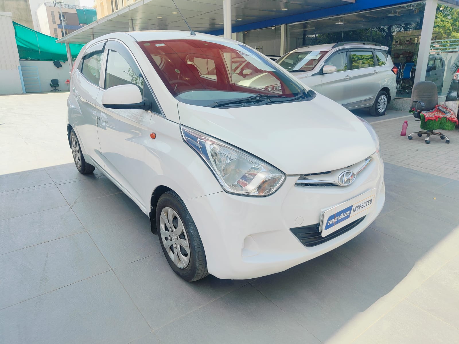 Hyundai-Eon Magana-White