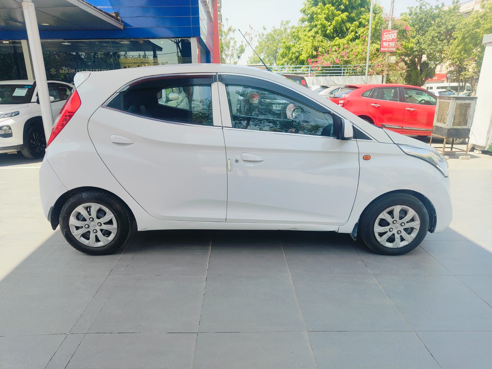 Hyundai-Eon Magana-White