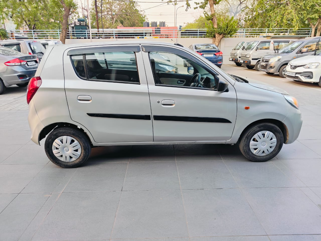 Maruti Suzuki Alto VXI – Silver 1