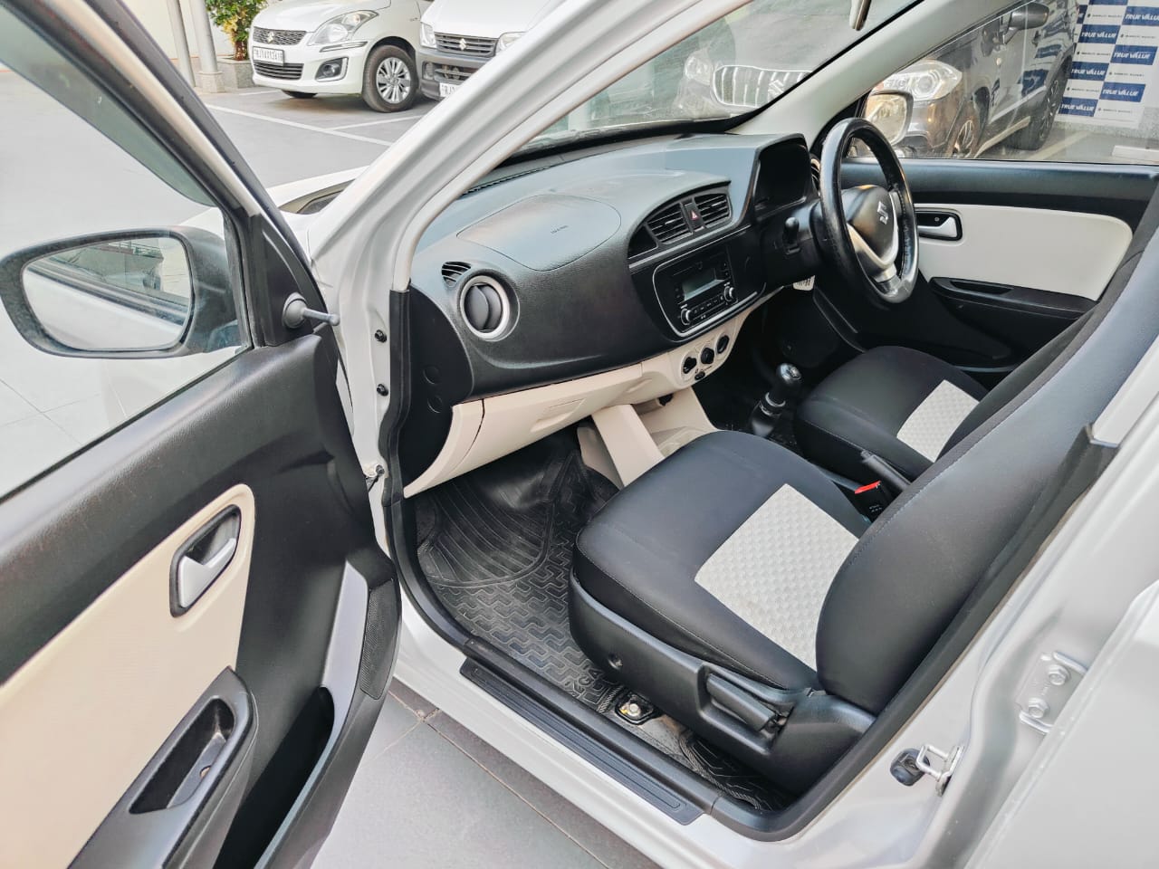 Maruti Suzuki Alto VXI – Silver 1