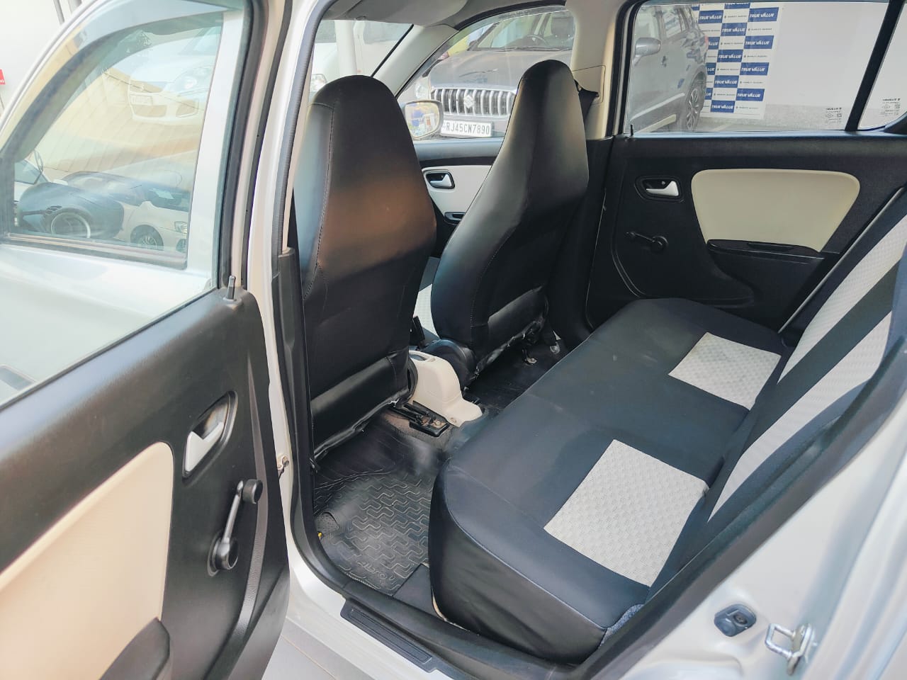 Maruti Suzuki Alto VXI – Silver 1