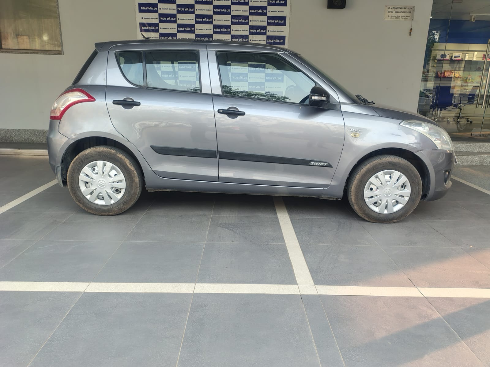 Maruti Suzuki Swift Lxi -Grey